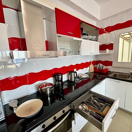 Red Infinity Seaview Apartment *
