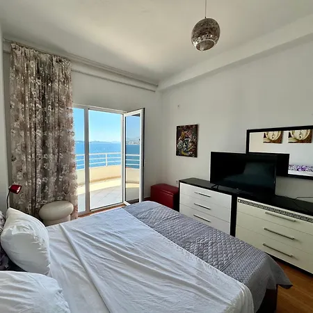 Red Infinity Seaview Apartment