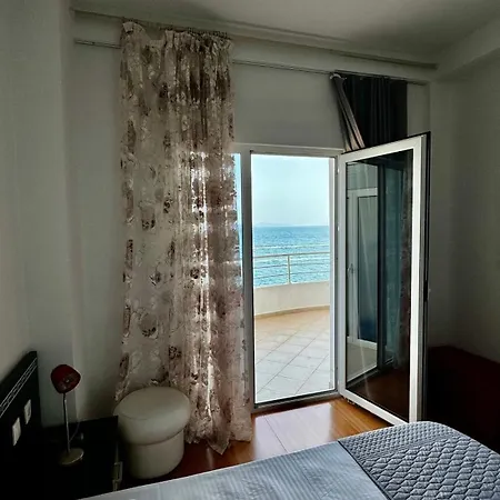 Apartment Red Infinity Seaview