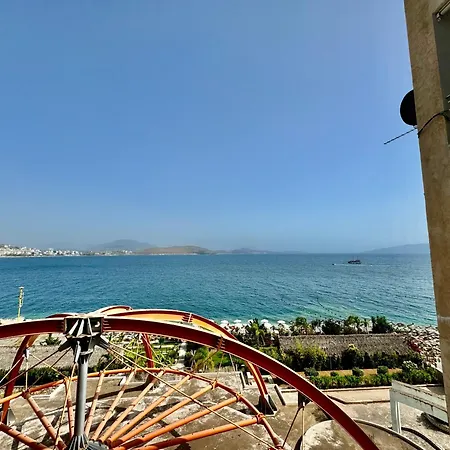 Apartment Red Infinity Seaview
