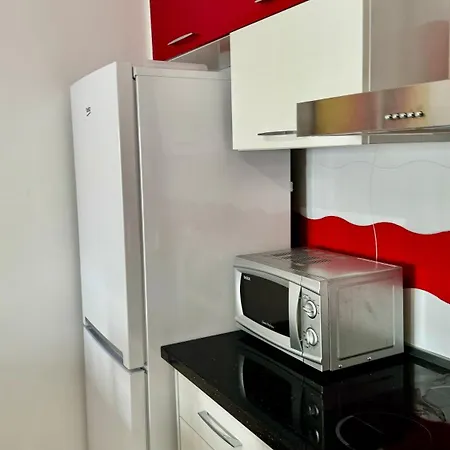 Red Infinity Seaview *