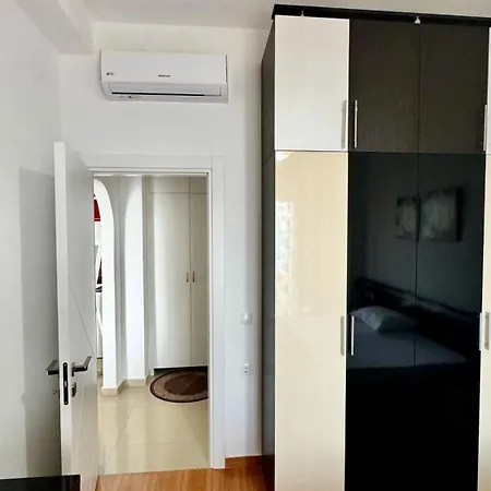 Red Infinity Seaview *