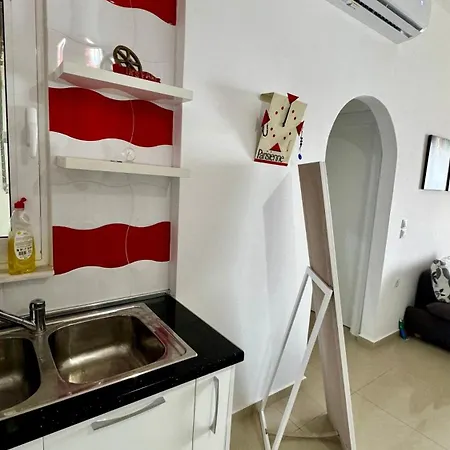 Red Infinity Seaview Apartment *