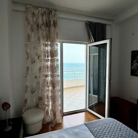 Red Infinity Seaview Apartment *