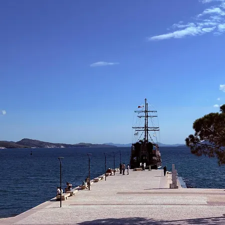 Red Infinity Seaview Apartment *